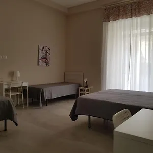 La Sapienza Nocleg ze śniadaniem Neapol